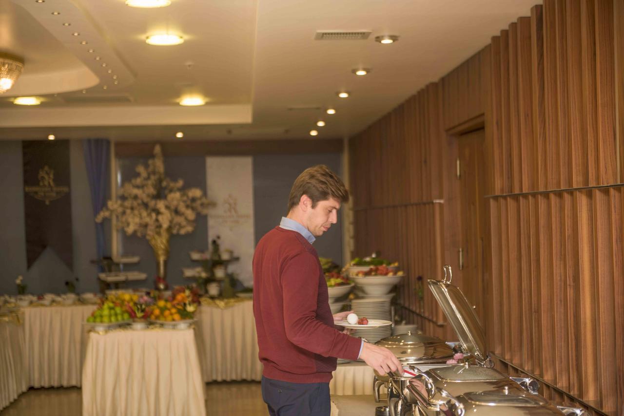 Ozgobek Ronesans Hotel De Luxe Uşak Extérieur photo