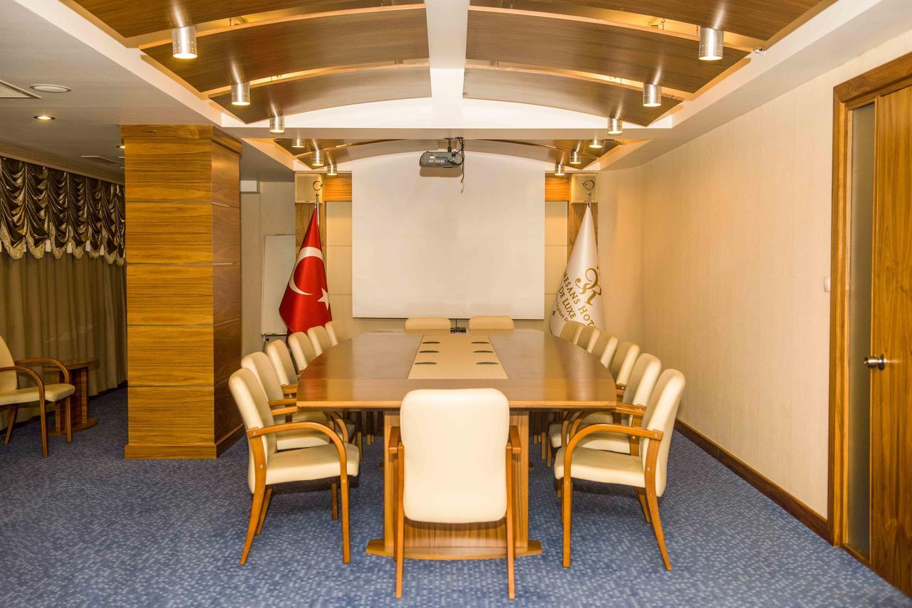Ozgobek Ronesans Hotel De Luxe Uşak Extérieur photo