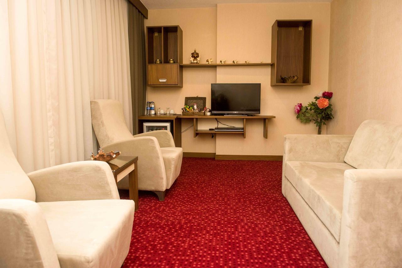 Ozgobek Ronesans Hotel De Luxe Uşak Extérieur photo
