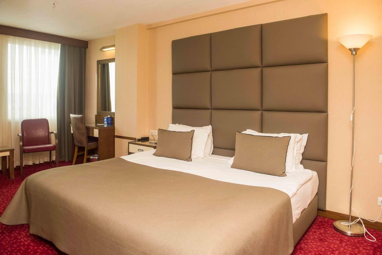 Ozgobek Ronesans Hotel De Luxe Uşak Extérieur photo