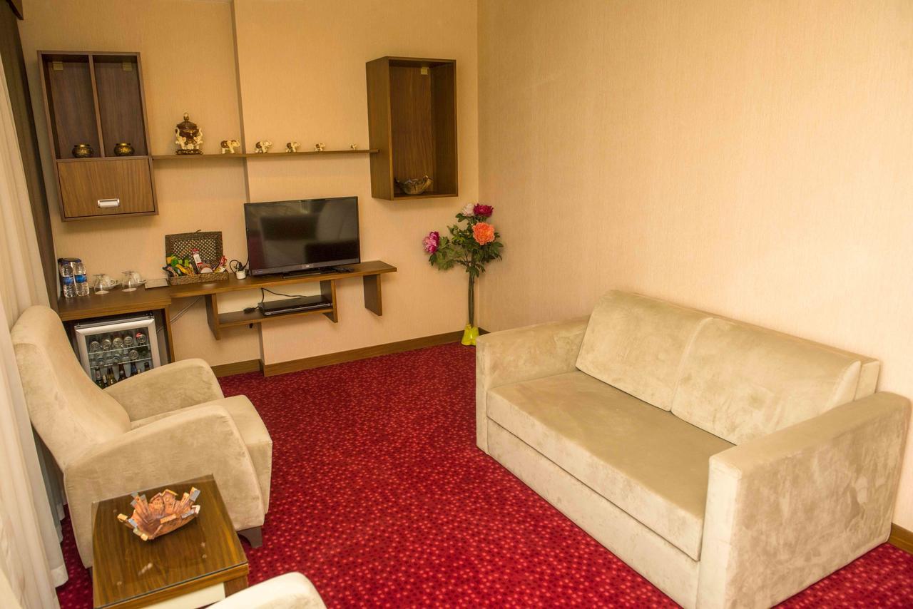 Ozgobek Ronesans Hotel De Luxe Uşak Extérieur photo