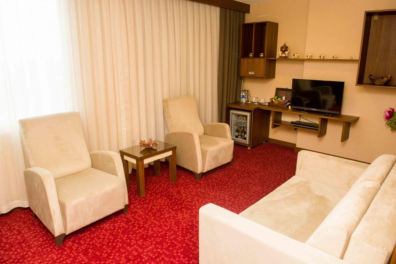 Ozgobek Ronesans Hotel De Luxe Uşak Extérieur photo
